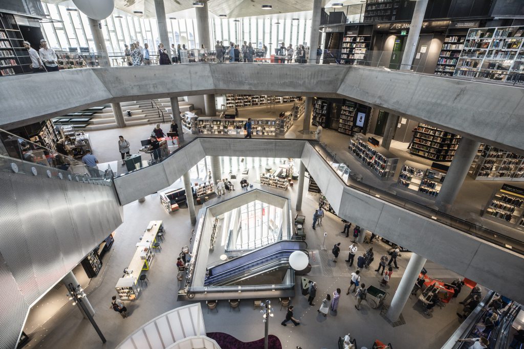 Oslo publiskā bibliotēka Deichman Bjørvika. Foto: Erik Thallaug