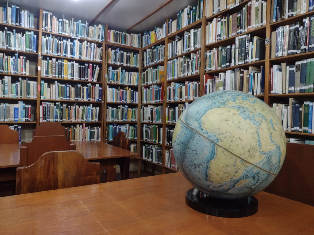 Galapagu salu vienīgā publiskā bibliotēka. Foto no Edgardo Sivaljero arhīva