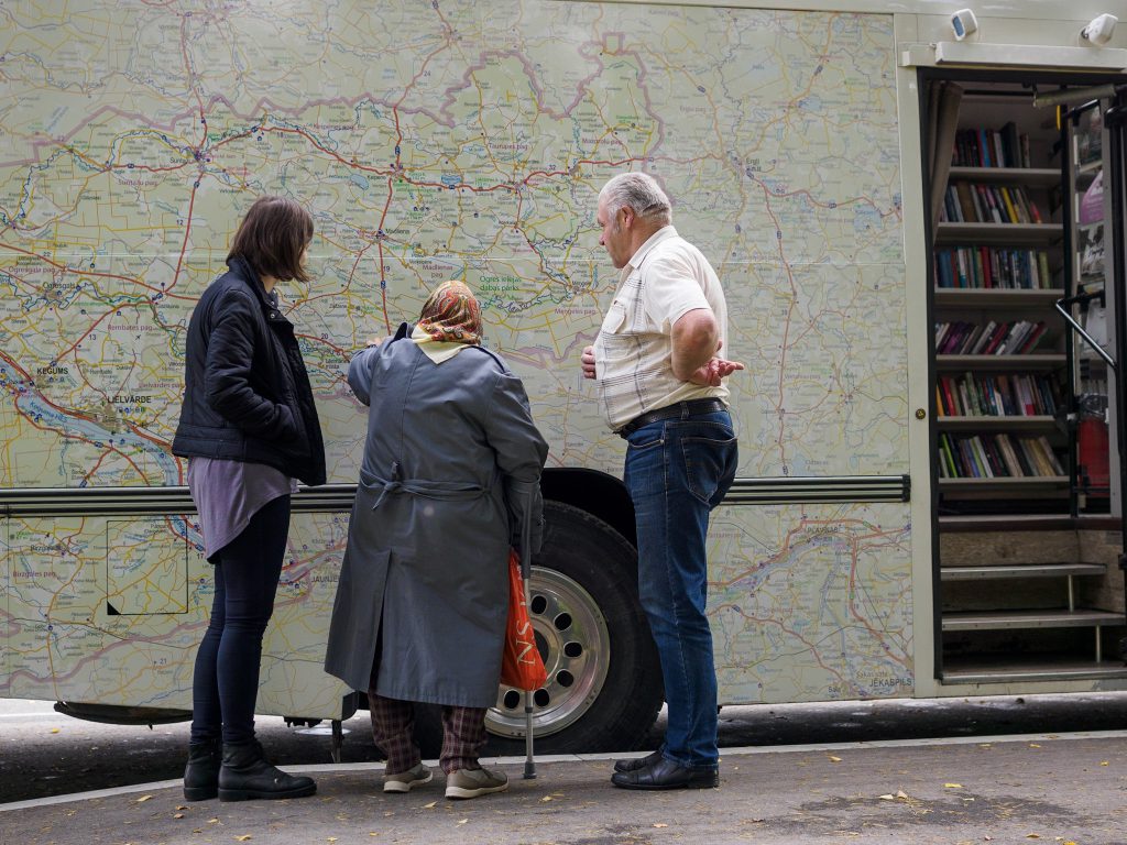 Ogres Centrālās bibliotēkas Bibliobuss. Foto no bibliotēkas arhīva