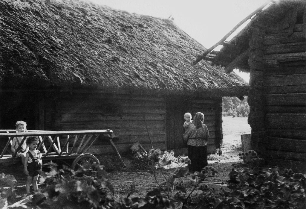 Andriva Jūrdža māju pagalms. Fotogrāfs nezināms. LNB RX 2, 1, 22, 16