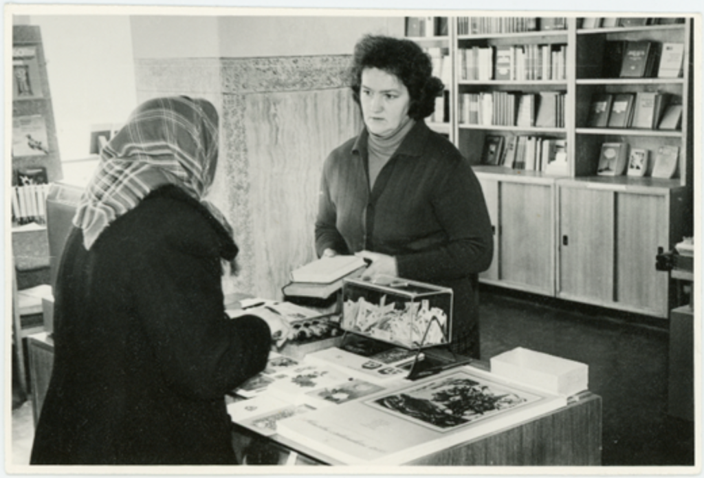 Grāmatnīca Rīgas ielā 65, Gulbenē, 20. gadsimta 80. gadi, gadi, pārdevēja Līga Baškere