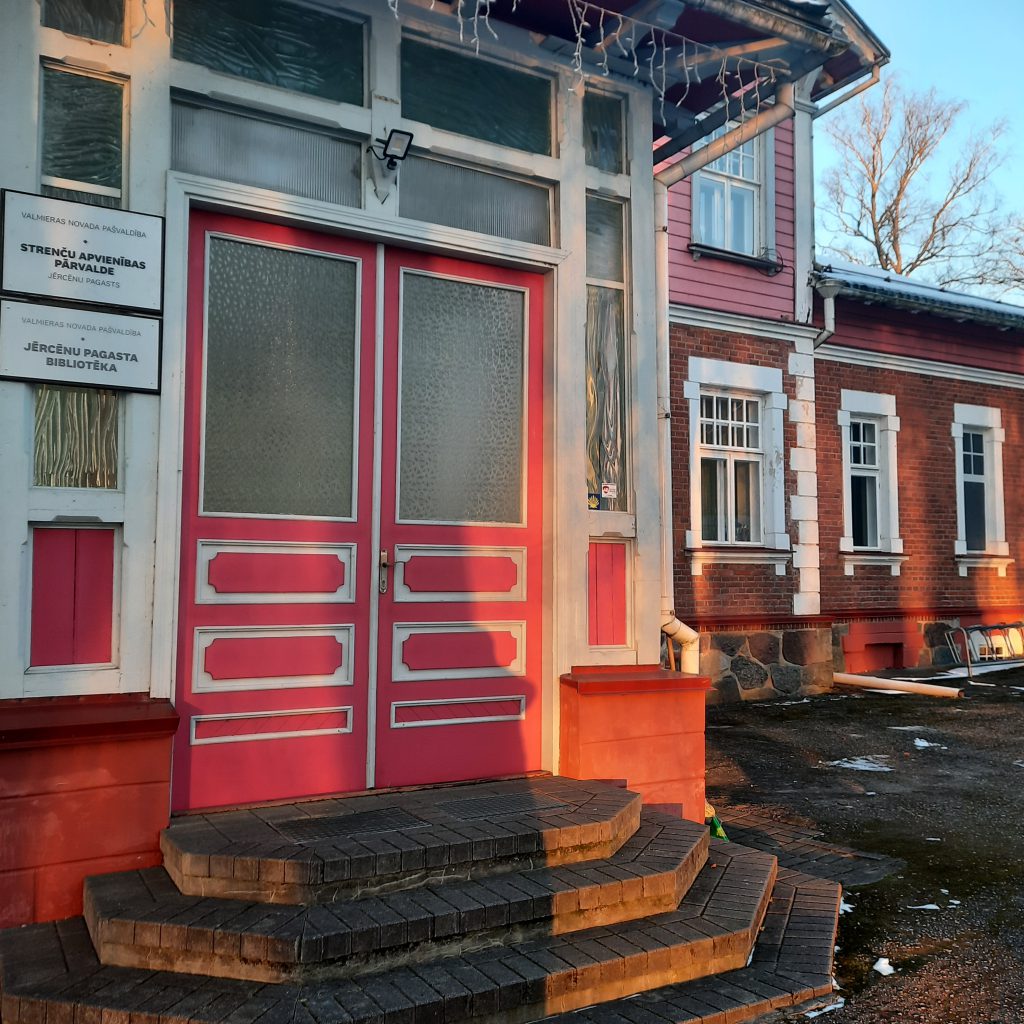 Bibliotēka Jērcēnmuižā. (No bibliotēkas materiāliem)