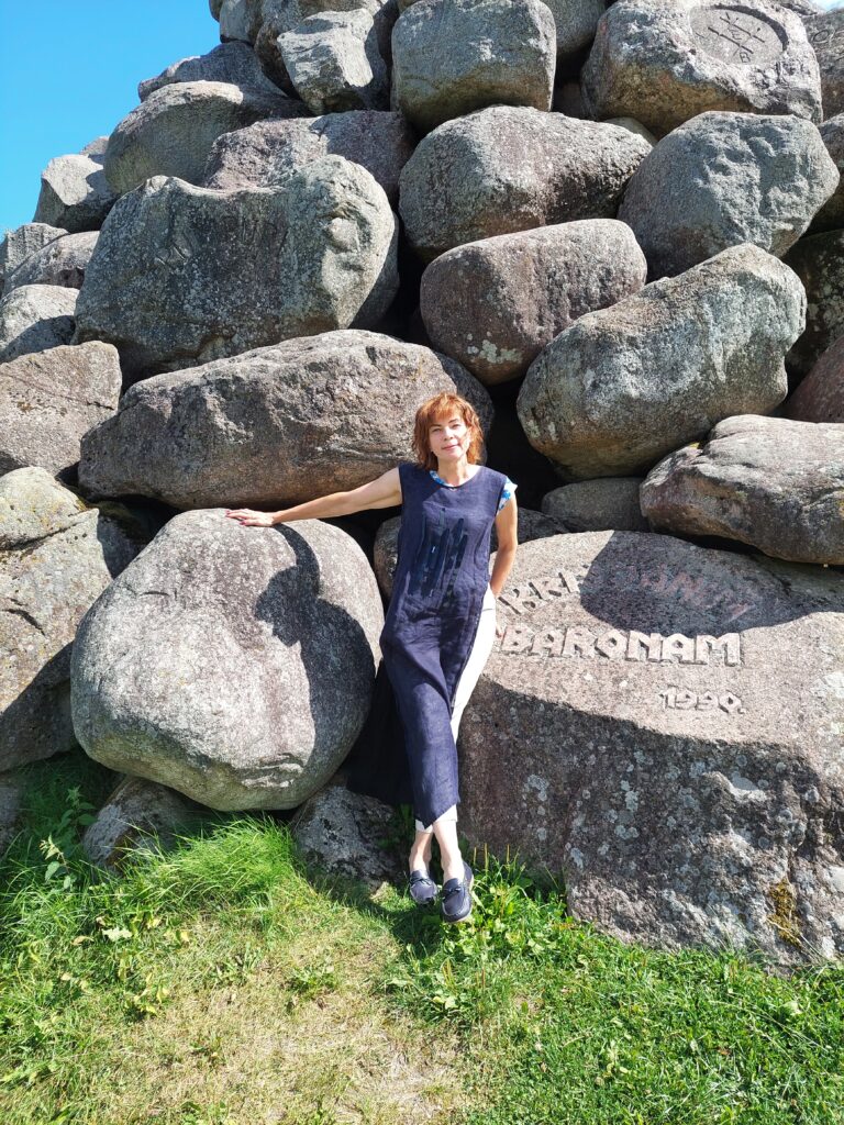 Pie Valpenes piramīdas, pieminekļa, kas veltīts Krišjānim Baronam