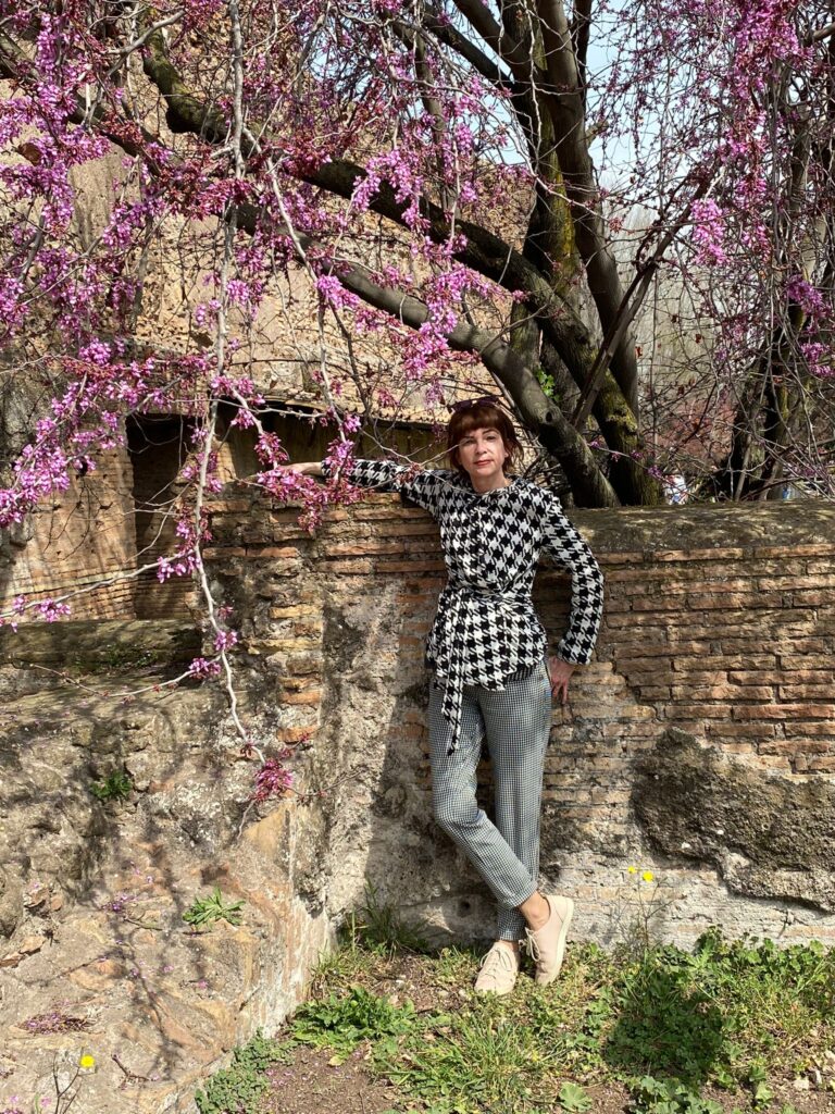 Pie ziedoša koka Romā, Itālijā