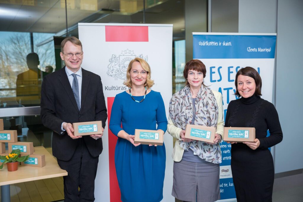 Ar tālaika Kultūras ministri Daci Melbārdi