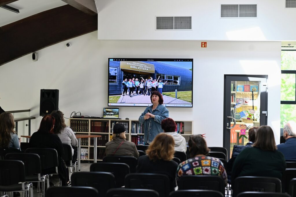 Druskininku bibliotēkas lasītāji ar redzes traucējumiem dalās ELVIS lietošanas pieredze