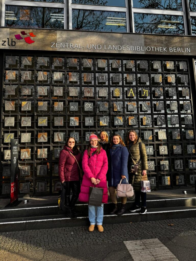 BID pārstāve Juliāna Pranke un Latvijas bibliotekāru grupa