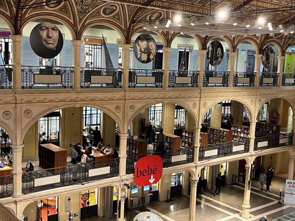 Salaborsas bibliotēkas 3 stāvi